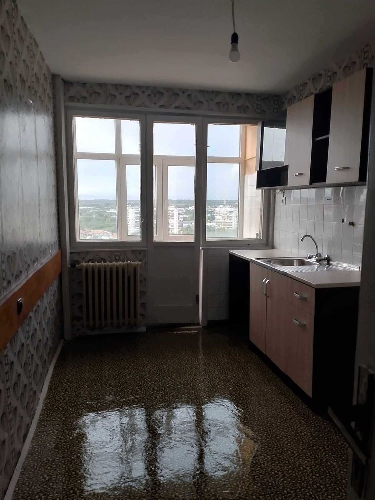 Дава се под наем Тристаен апартамент в Добрич, Център - 100 кв.м за 280.5 € - Снимка #5