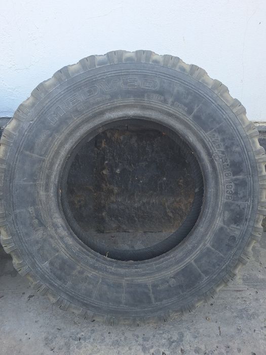 Балон 225.75R16 на уаз
