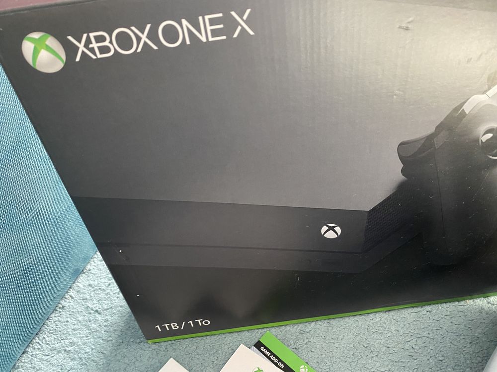 Xbox one X 1T 2 console + acumulatoare noi!