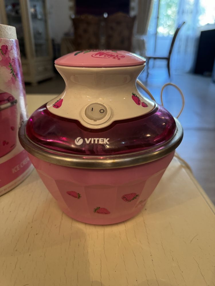 Продам мороженицу Vitek!