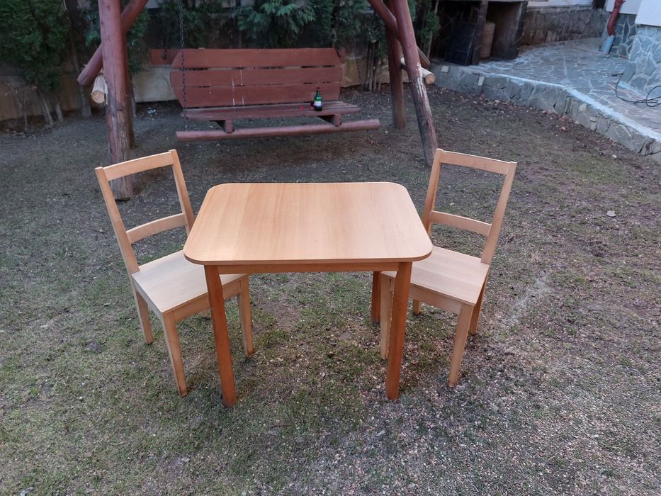 Masă cu doua scaune