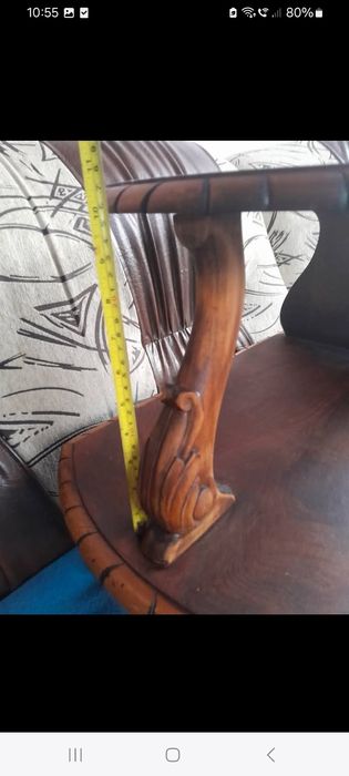 Masuta sculptata din lemn masiv