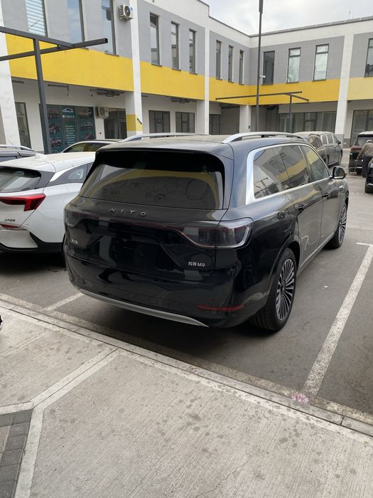 Aito M9 full-size luxury SUV