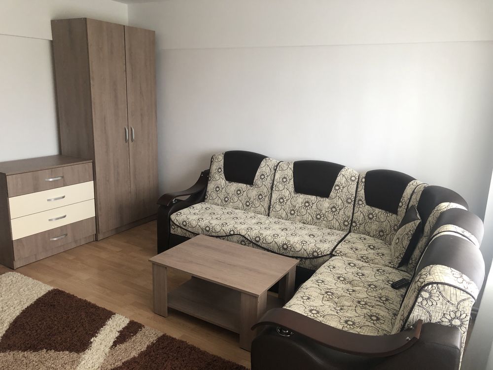 Închiriez apartament cu 2 camere