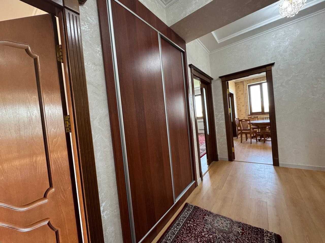 Продается квартира В Центре город 3-х Комнатная 104кв.м.