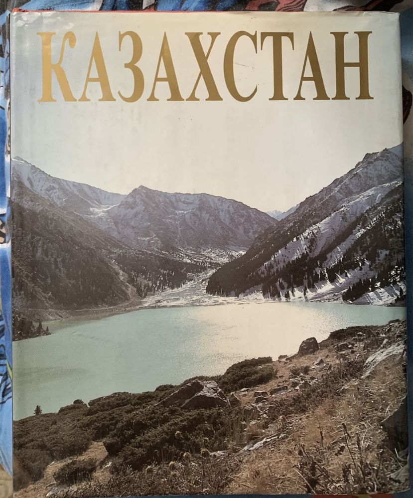 Много книг из домашней библиотеки