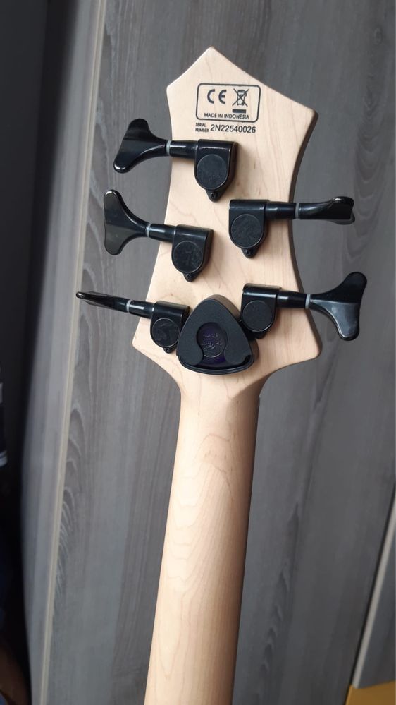 Bass electric Marcus Miller M2 5 corzi stangaci