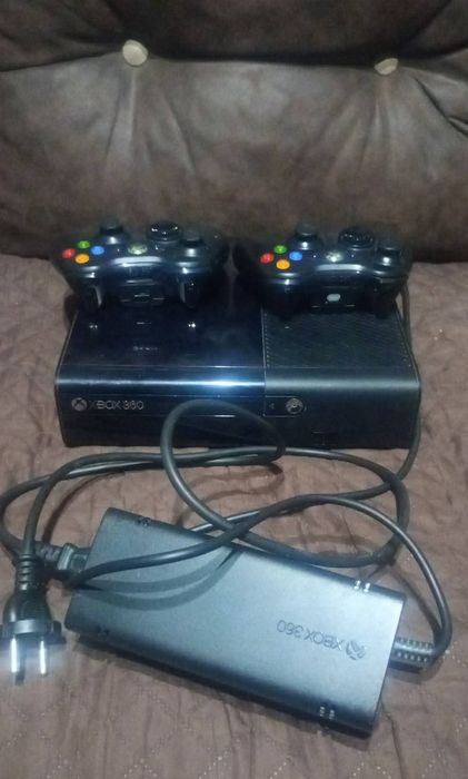 De vânzare Xbox 360 plus  22 de jocuri preț 500 lei