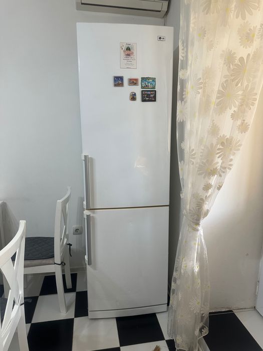 Продам на запчасть холодильник