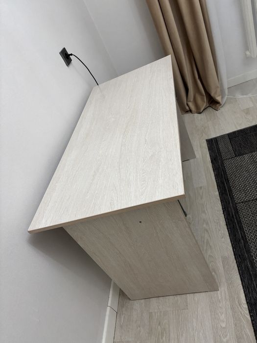 Продам стол парту.