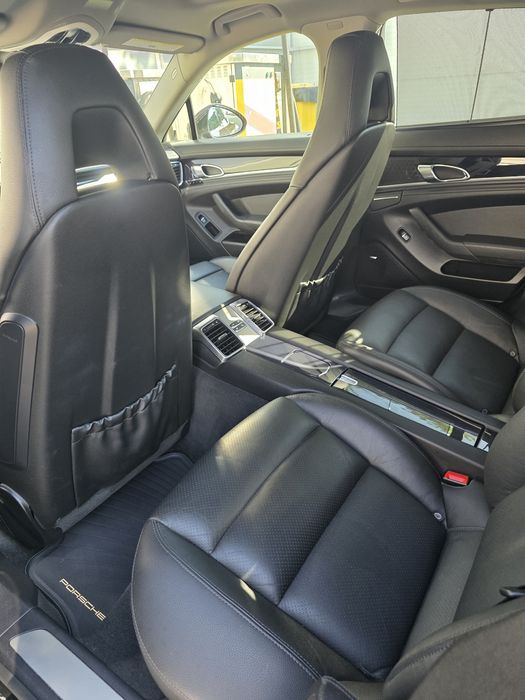 Vand Porsche Panamera S Hybrid cu putini kilometri si ingrijita