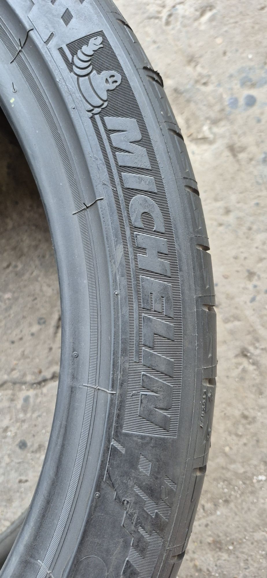 2 anvelope vara noi Michelin 245/35/20.Pretul este pe bucata
