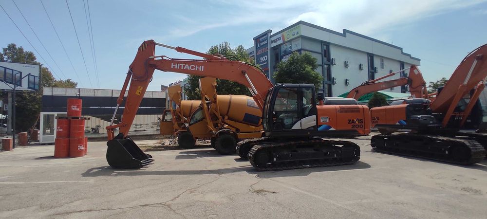 Гусеничный экскаватор Hitachi ZX200-5A