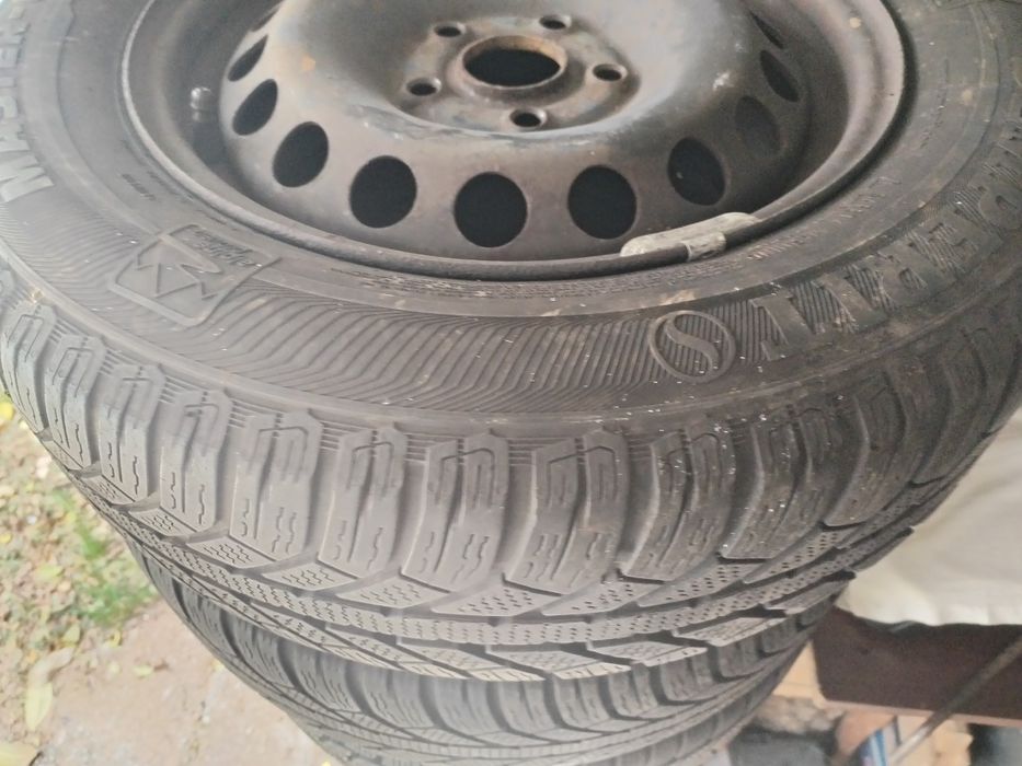 Продавам гуми със джанти