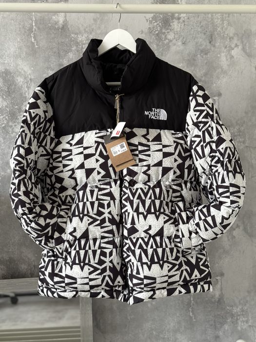 Geaca North Face off white balenciaga