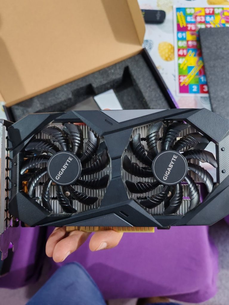 Дъно с процесор Ryzen 5 5500, RAM 16GB  и видеокарта GeForce 1650 4GB