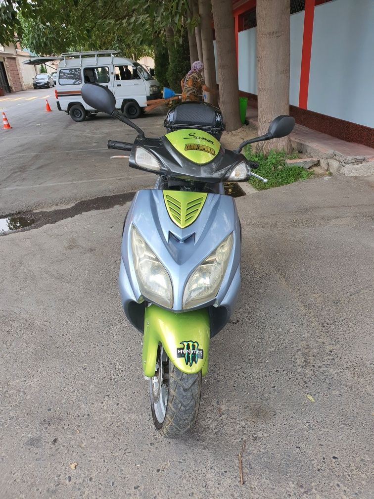 Продаются скутер 200 куб