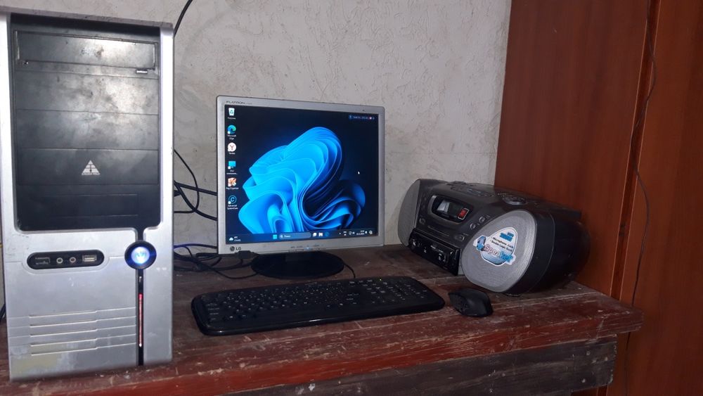 Вечный,старый комп.Не разу не подводил.