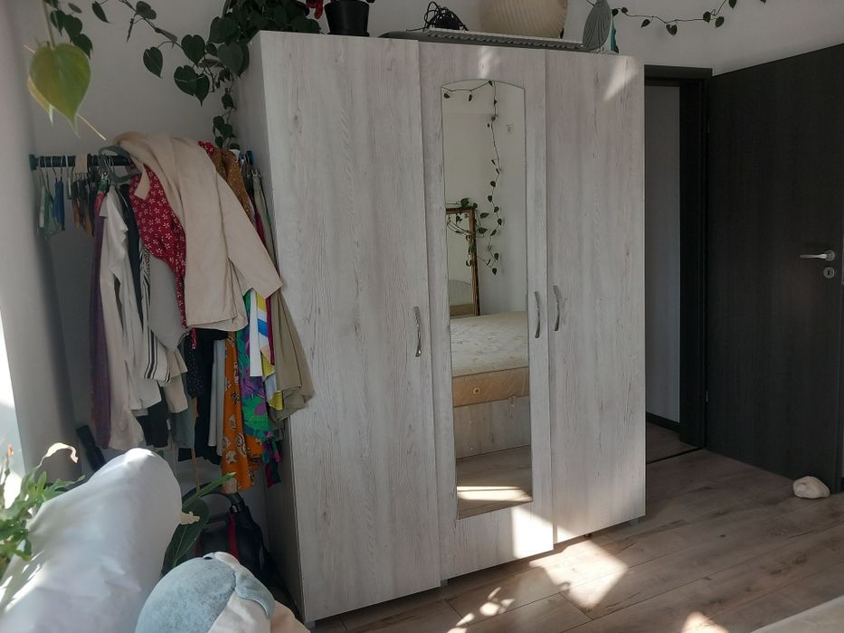 Șifonier cu 3 usi și oglindă