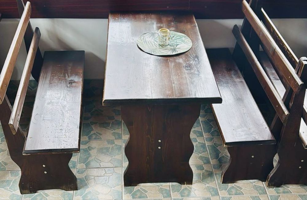 Masa din lemn de brad