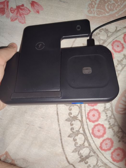 Încărcător wireless 3 in 1 pentru telefon smartwach sau căști