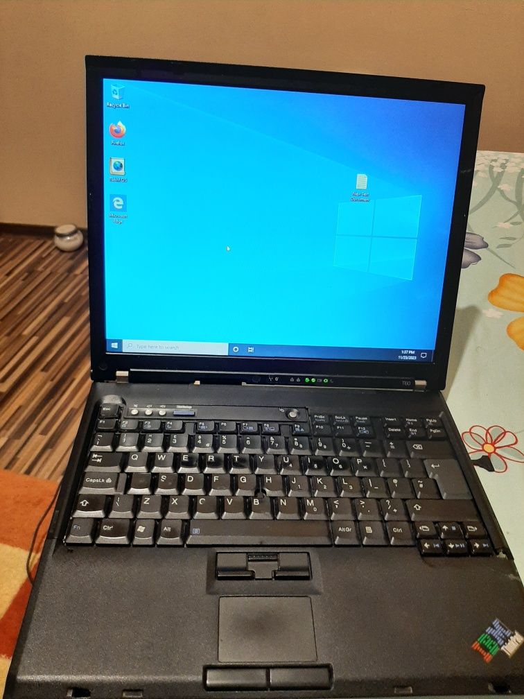 Laptop lenovo t60 cu incărcător