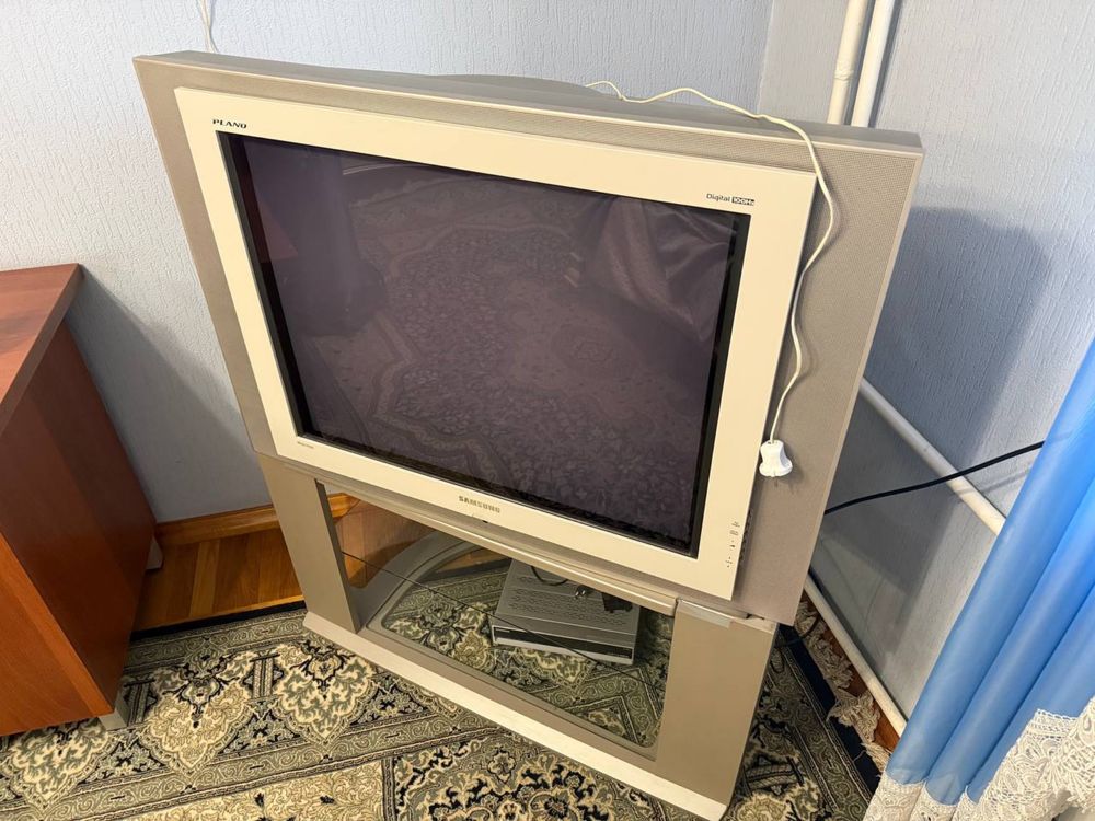 Продам телевизор. Televizor sotiladi