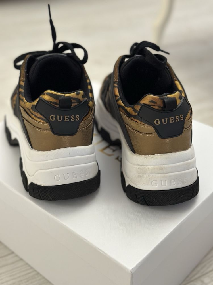 Кецове/ сникърси Гес Guess