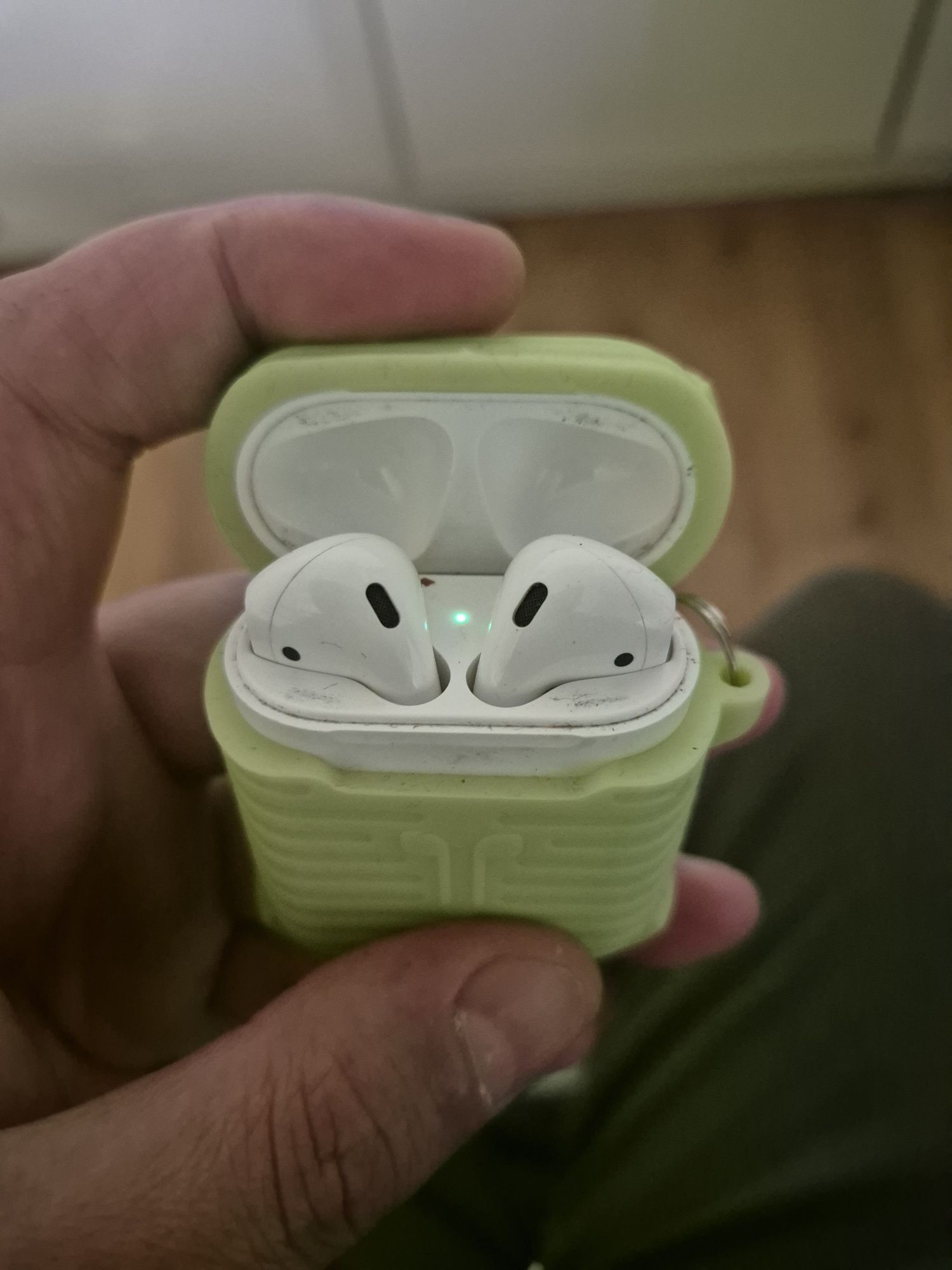 Apple airpods 2 cable charging case