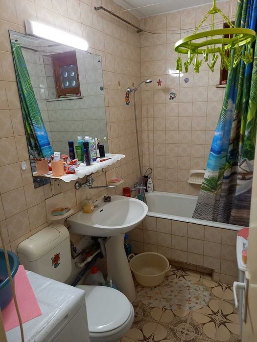 Apartament cu 4 camere, 2 bai și pivniță în Tudor