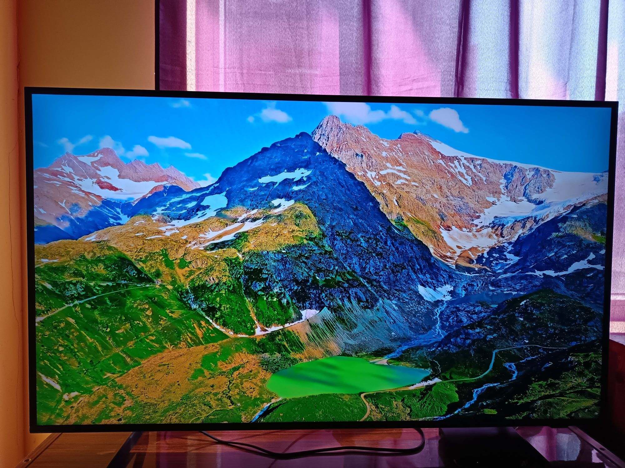 Продавам 43" Samsung QLED Smart TV, модел Q60C – перфектен!