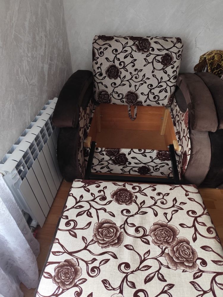 Продам диван + 2 кресла