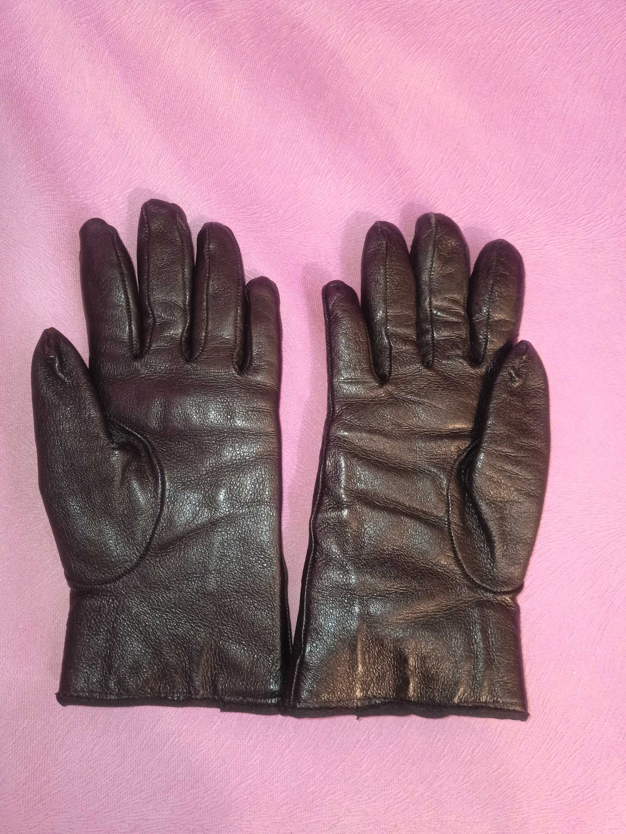 Продавам нови дамски черни зимни ежедневни ръкавици