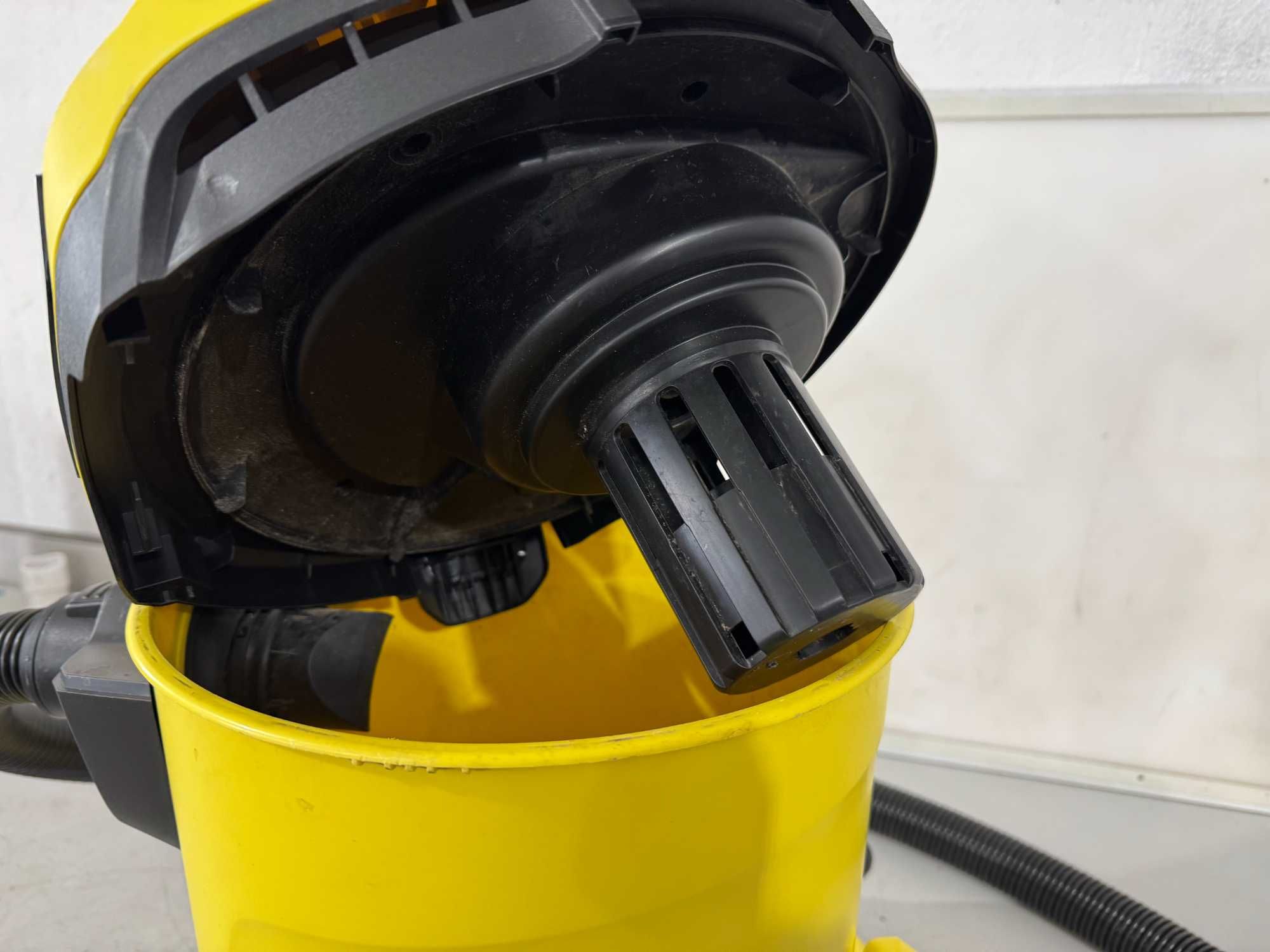 Прахосмукачка - Karcher 1000 W / WD 3