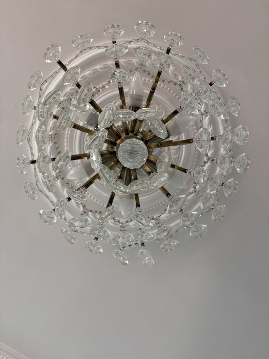 Продам красивую люстру