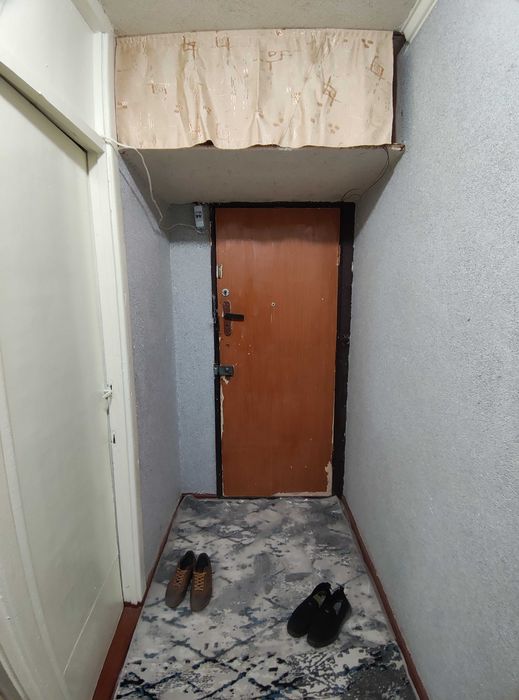 Срочно продаётся 2-х, комнатная квартира.