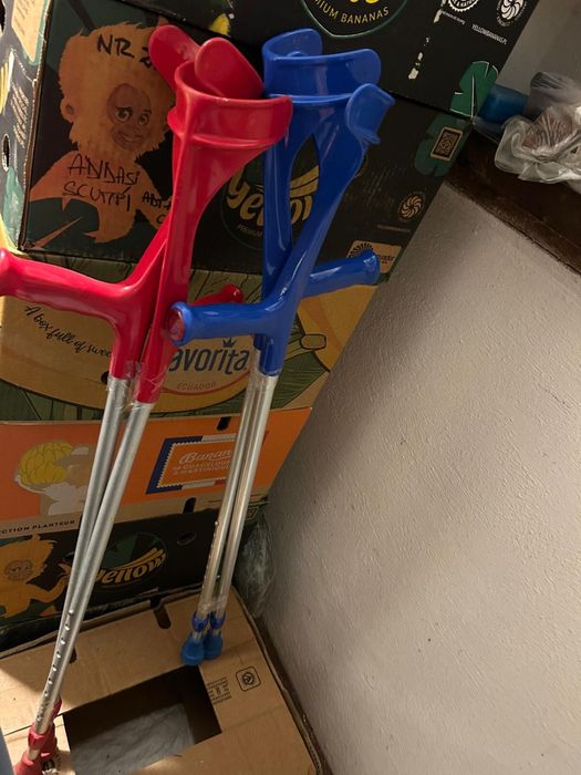 Carje ortopedice reglabile