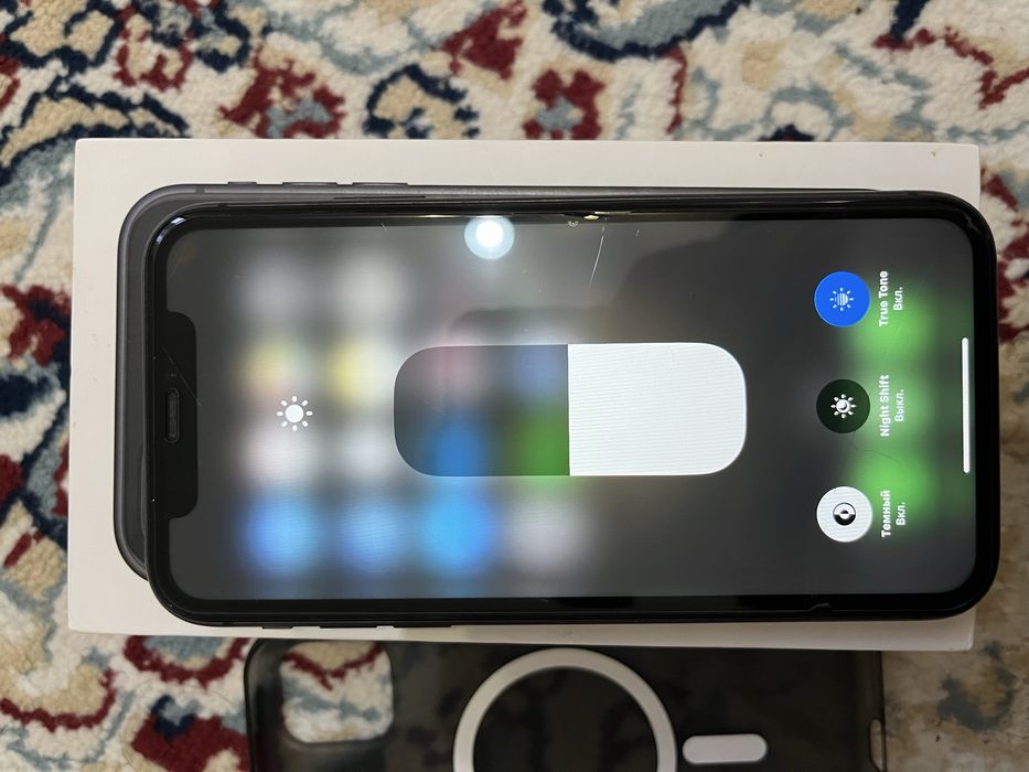 Продам айфон 11….