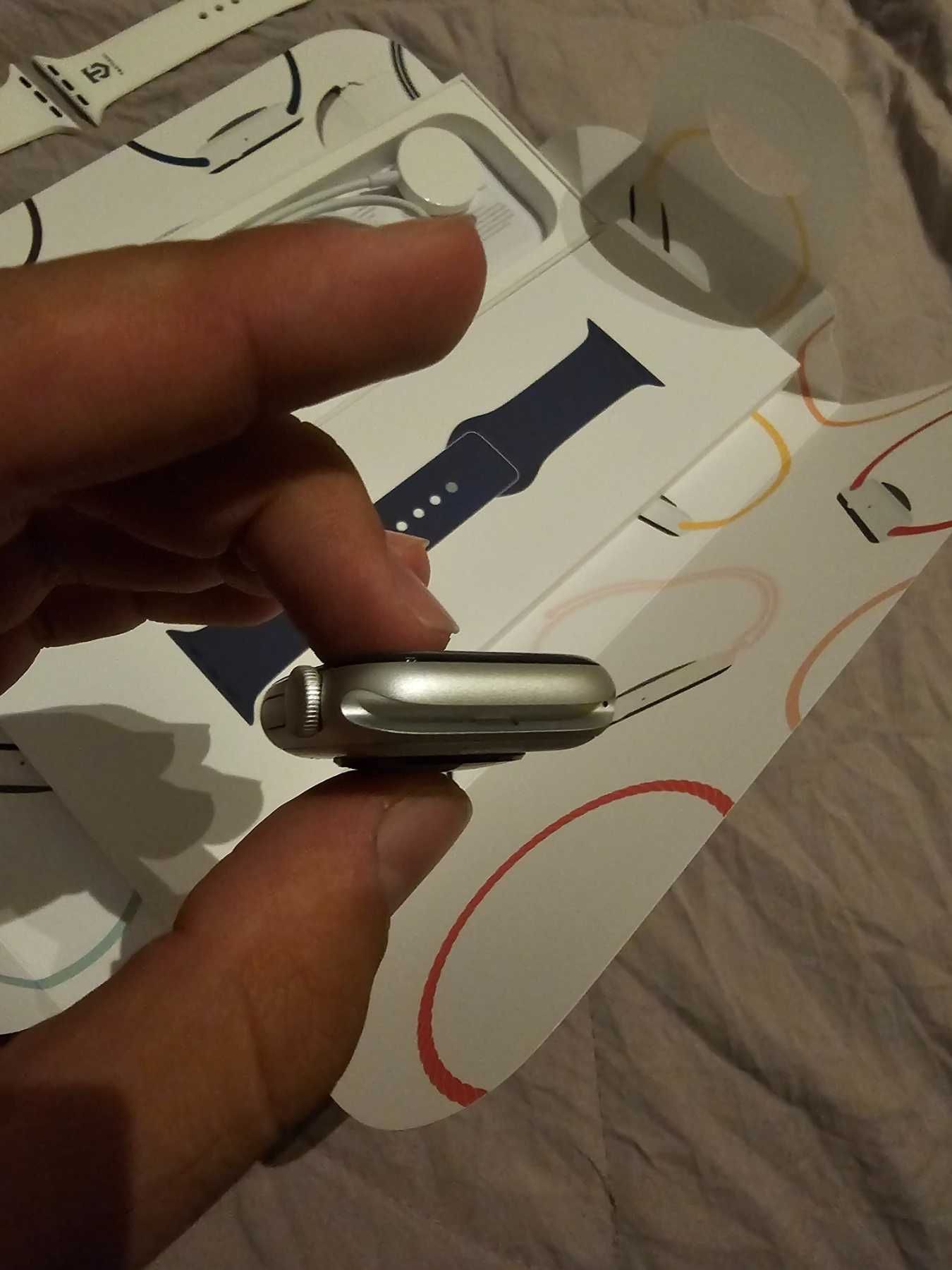 Apple Watch SE2 40mm Silver + бяла каишка Tactical, 2г. гаранция