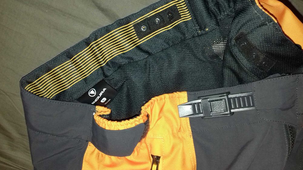 Pantaloni mountain bike scurt biciclisti downhill riders Endura MT500