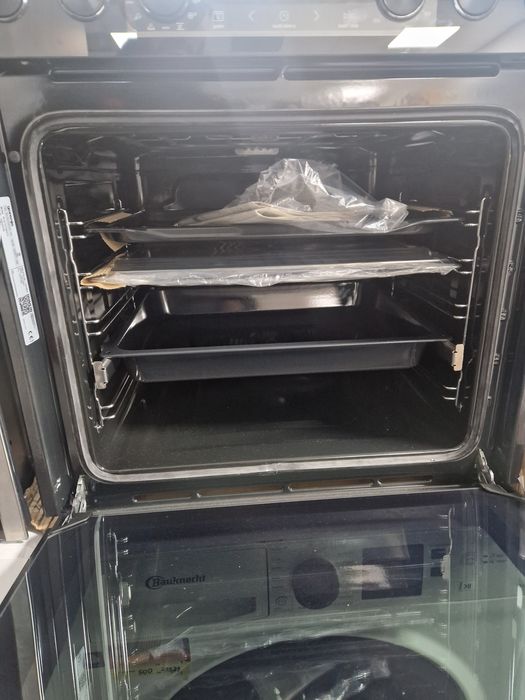 Фурна с керамичен плот за вграждане Gorenje 77 литра