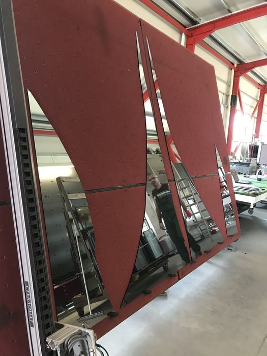 Cnc маса за рязане на стъкло