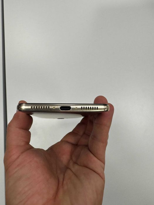 Huawei Mate 9 – Stare foarte bună + husă siliconica și încărcător