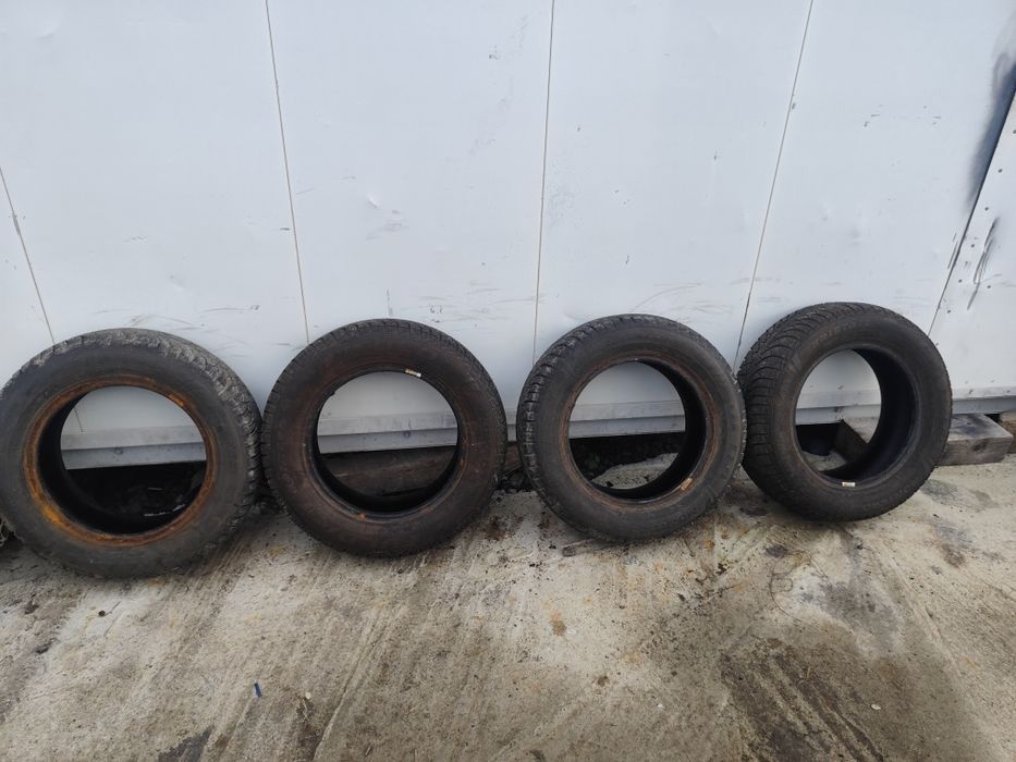 Set 4 anvelope de iarnă 185/65R14.