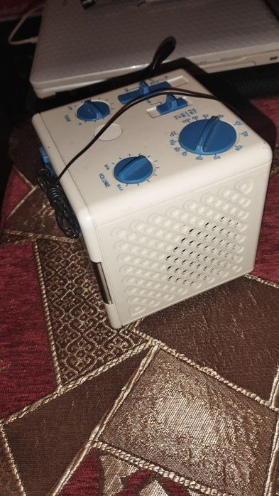 Aparat radio ceas, electric 220V ; Hong Kong