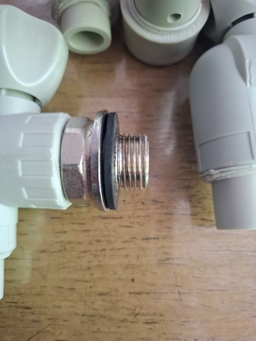 Продавам канелка за бидон 1/2