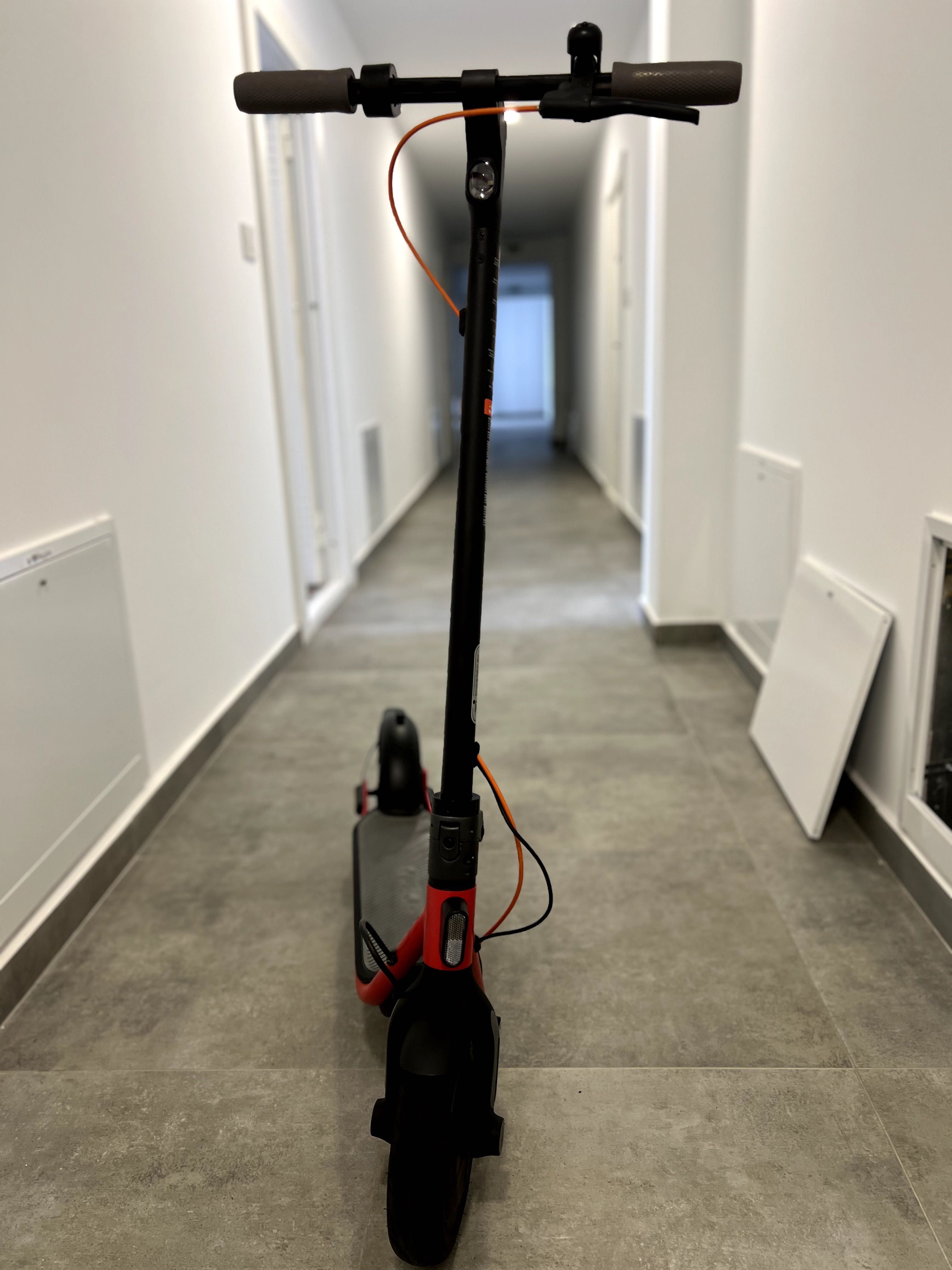 Vând trotineta electrica Ninebot KickScooter D28E