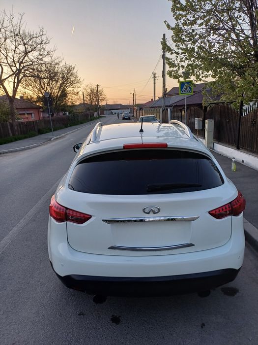 Vând/Schimb +/- diferență Infiniti 3.0 Diesel 2014