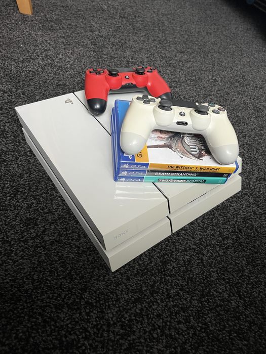 Playstation 4 с 2 джойстика и 3 игри