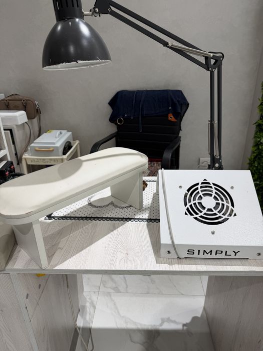 Пылесос для маникюра и подставка